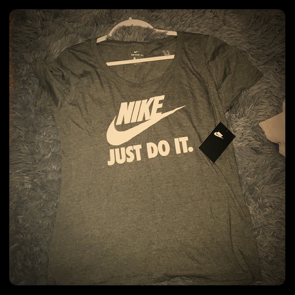 Nwt Med nike top